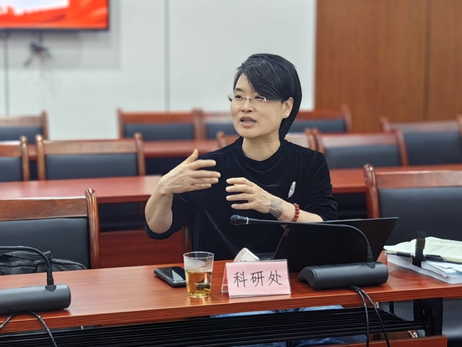 “智能控制与优化技术赋能智能微电网建设”——科研处组织召开有组织科研专题研讨会(三)